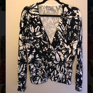 🌟3 for $15+$4.99 shipping🌟Floral Button Cardigan